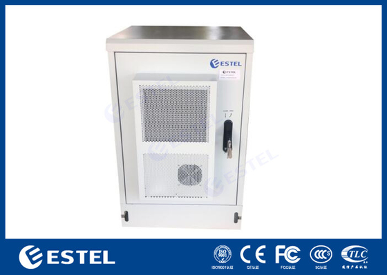 Un armario exterior IP55 de puerta principal con refrigeración del espacio del usuario de 16U con aire acondicionado