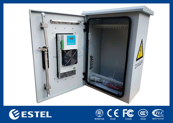 Cabinet de telecomunicaciones al aire libre montado en un poste de pared con refrigerador TEC 19 pulgadas Rack 7U espacio de usuario